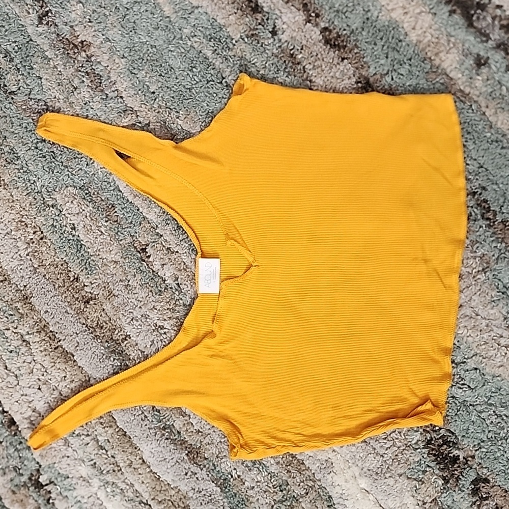 Like new dandelion yellow crop top